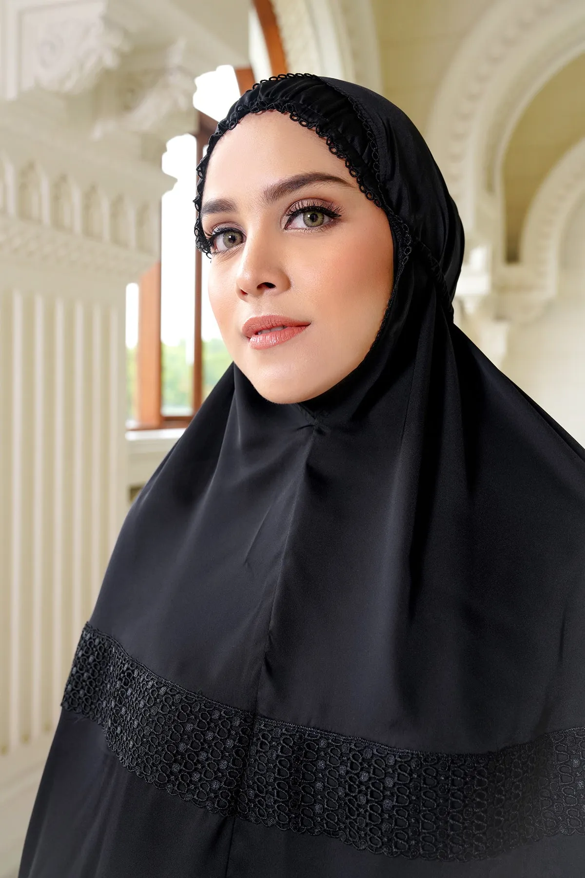 Lavish Prayer Robe - Black